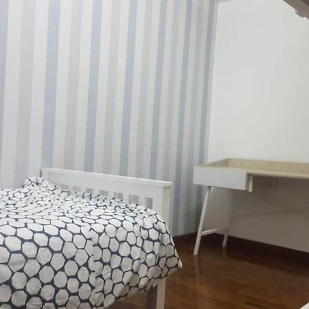 3Rooms 10Pax Mc 5 Star Hotel Sofa&Bed Mrt Mcd Axiata Сері-Кембанган Екстер'єр фото