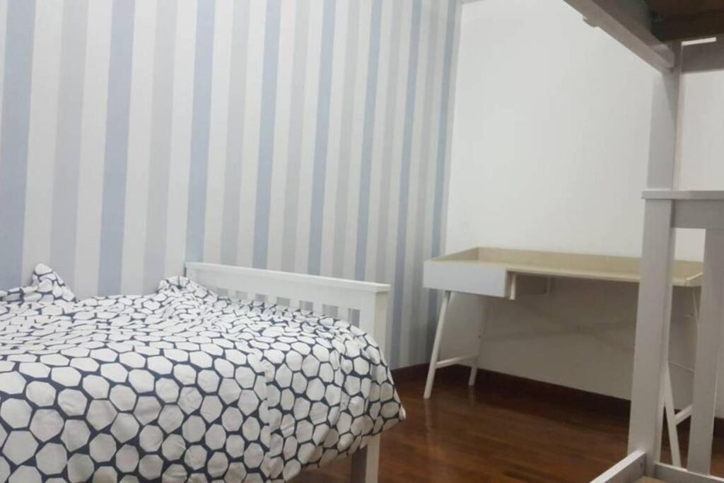3Rooms 10Pax Mc 5 Star Hotel Sofa&Bed Mrt Mcd Axiata Сері-Кембанган Екстер'єр фото